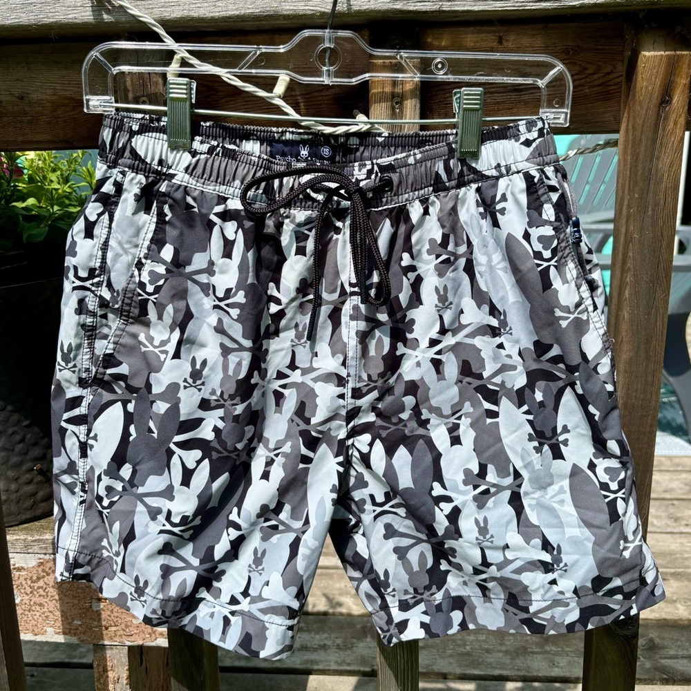 Psycho Bunny Mens Chuck All Over Print Swim Trunk in Black/Gray Camo Men’s SZ XS